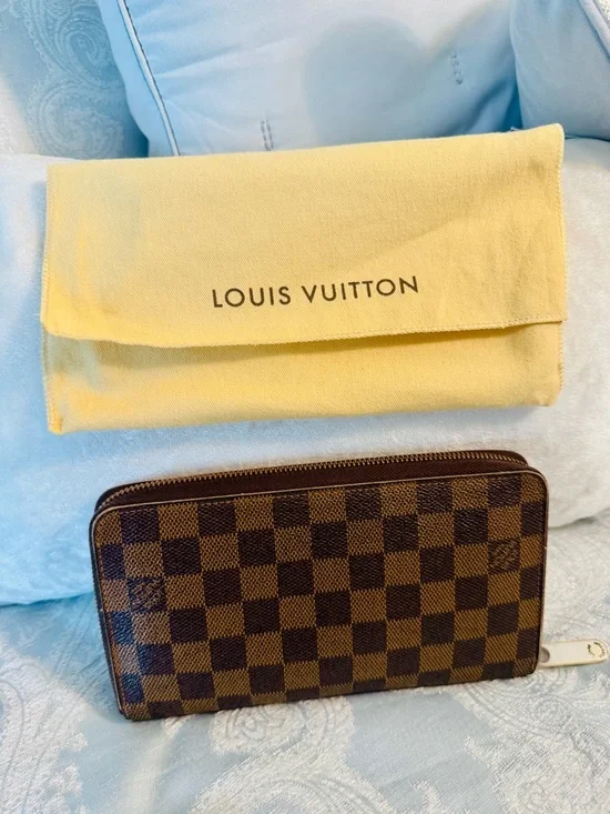 Louis Vuitton Damier Ebene Zip-Around Wallet in Brown and Dark Brown - Picture 13 of 14